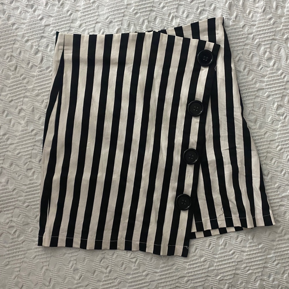 Do+Be striped asymmetrical button skirt